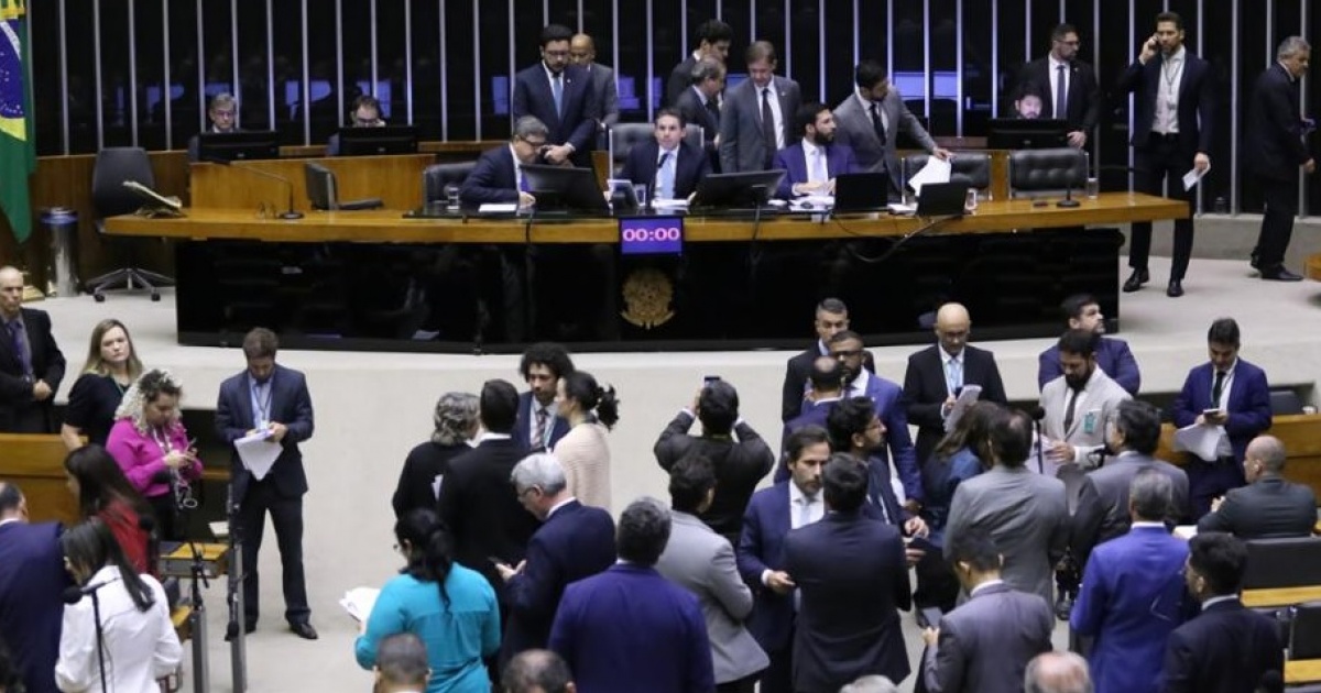 Votação de projeto antifacção é adiada para terça-feira