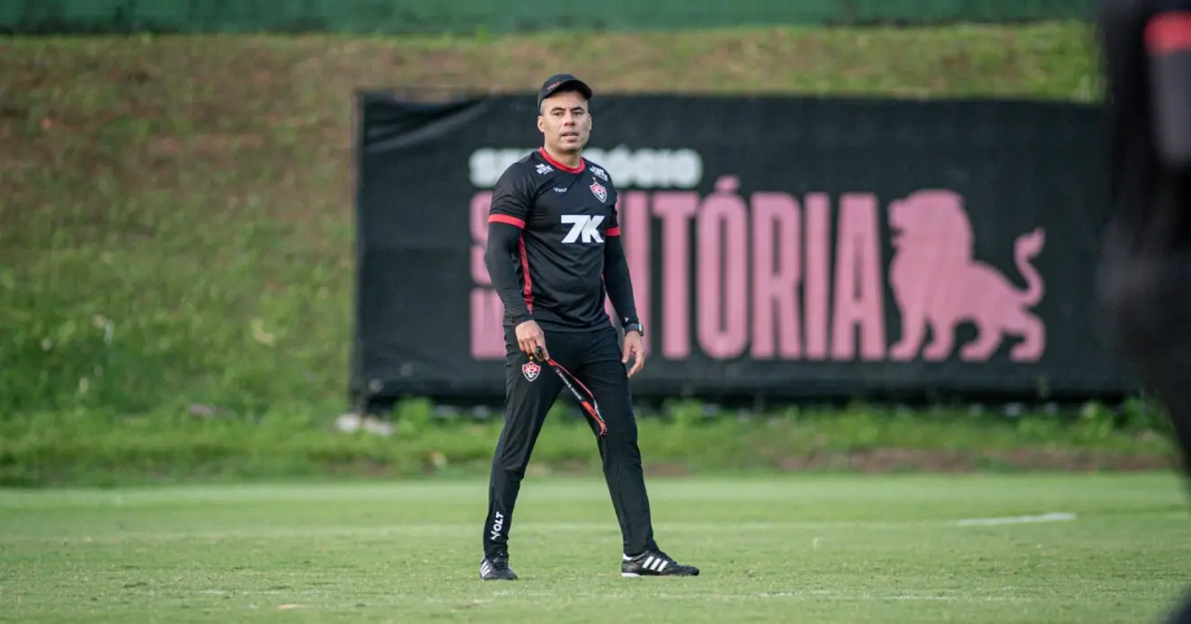 Vitória tem quatro desfalques para duelo com Cruzeiro no Mineirão
