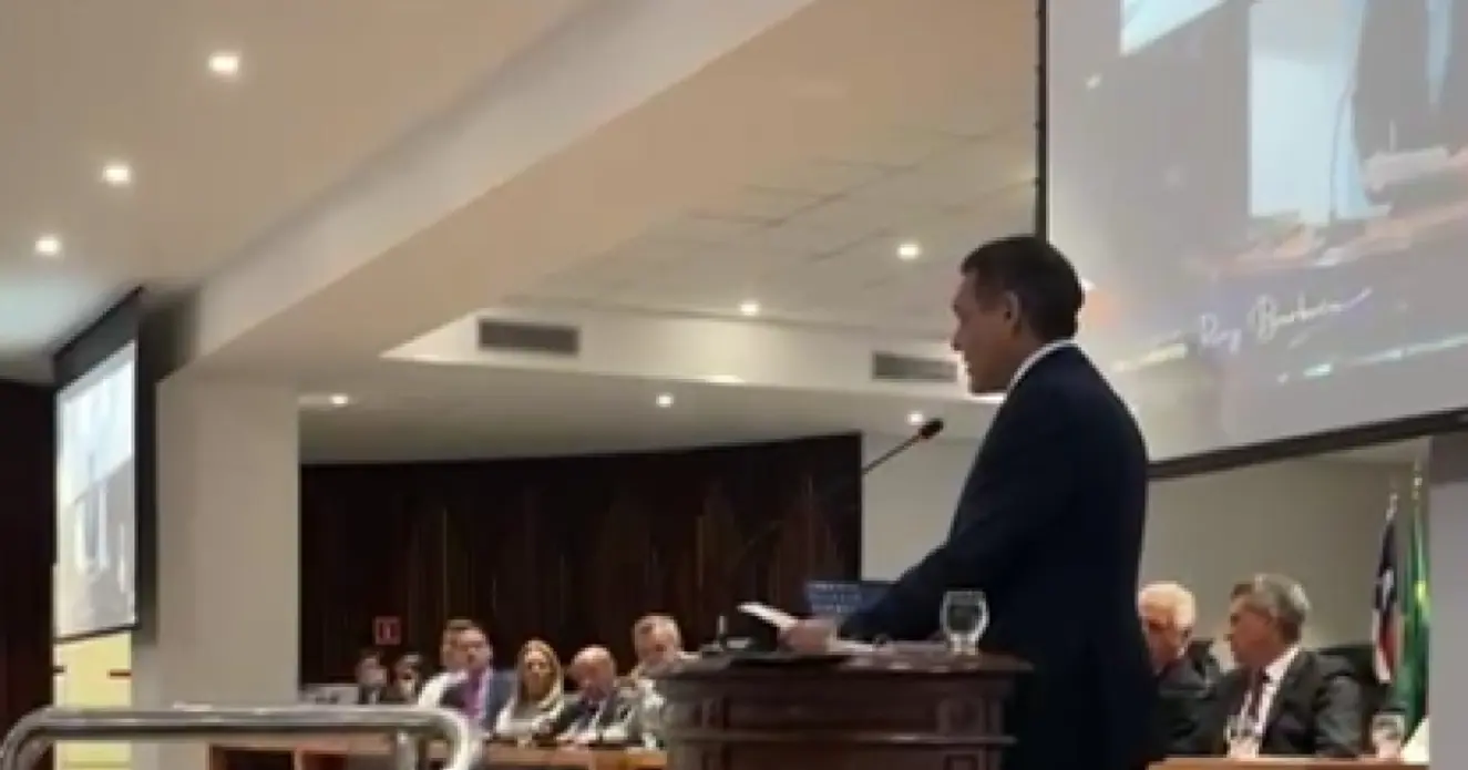 Kassio Nunes Marques entrega medalha Ruy Barbosa a Joaci Góes