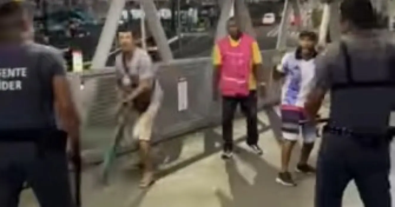 Confronto entre seguranças da CCR Metrô Bahia e ambulantes em Salvador