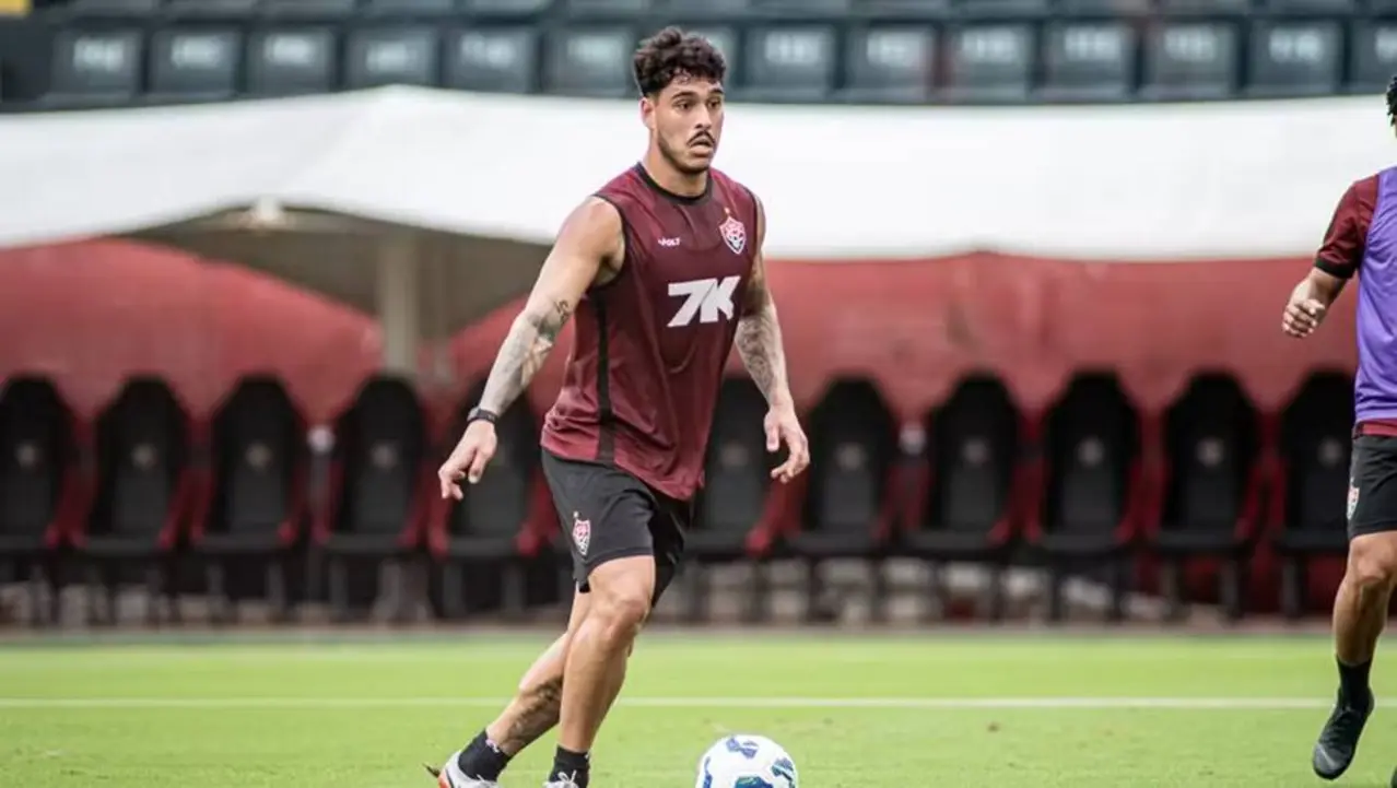 Vitória relaciona jogadores para enfrentar Santos; três suspensos