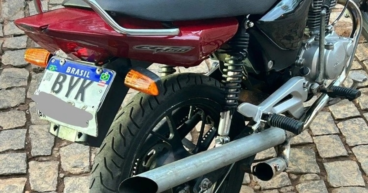Apreensão de motocicleta com descarga adulterada em Brumado
