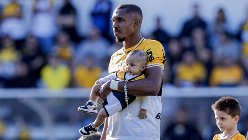 Criciúma vence Atlético-GO e avança na Série B rumo à Série A