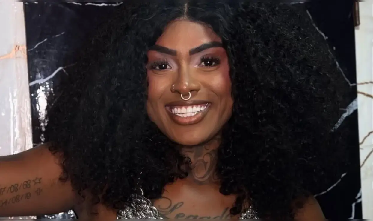 A Dama do Pagode deixa mansão da ex Gabriela Messy após ação judicial