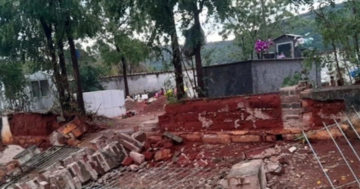 Muro de cemitério desaba em Livramento de Nossa Senhora