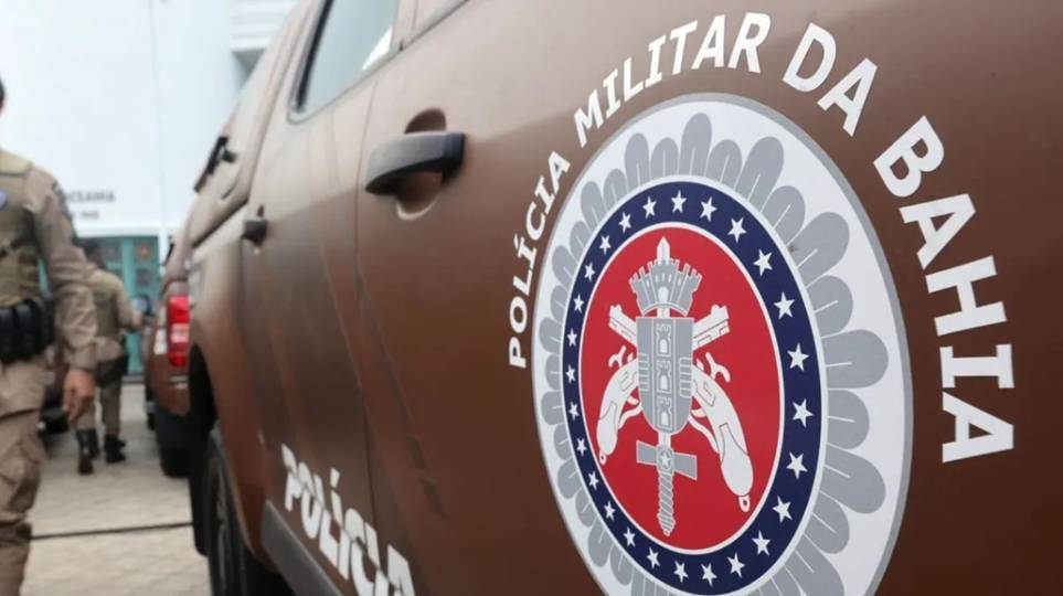 Três policiais condenados por roubo a torcedores do Vitória