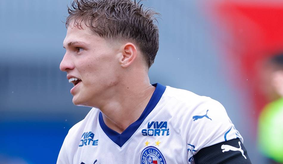 Dell, atacante do Bahia, é observado pelo Manchester United