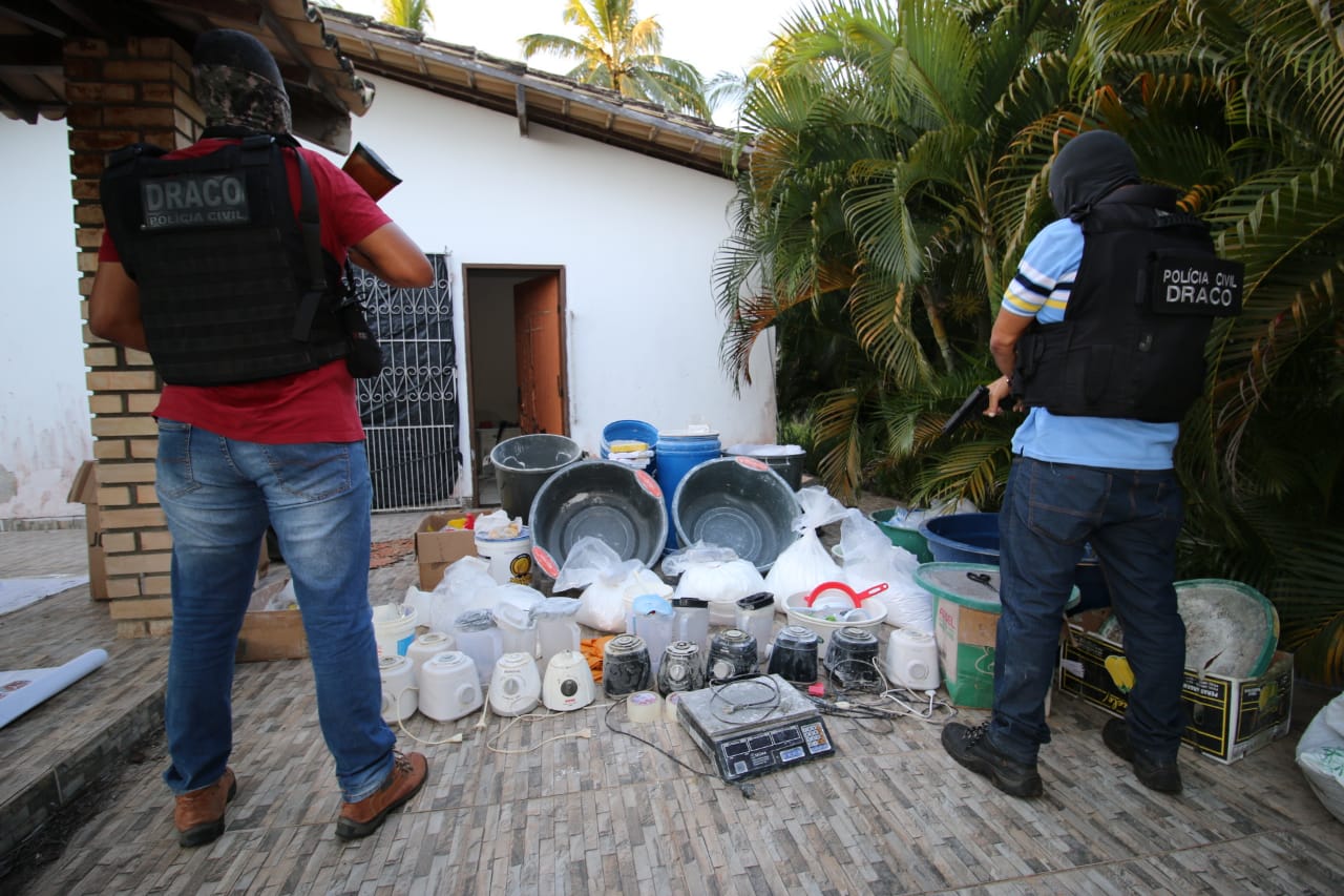 Meia Tonelada De Cocaína É Achada Pela Polícia Em Imóvel Que Funcionava Como Laboratório De Drogas Na Bahia