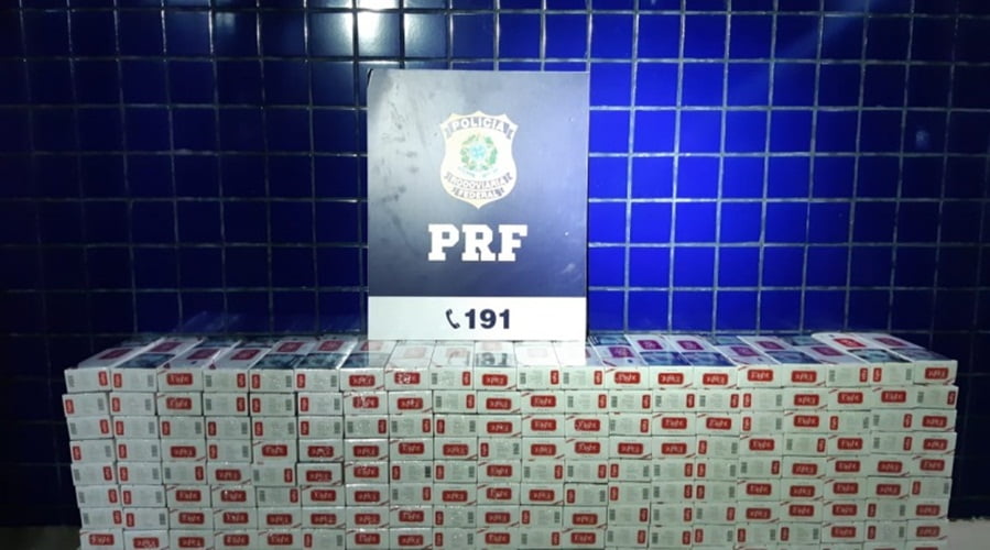 Prf Apreende 40.000 Cigarros, 10 Celulares E Mais De 1400 Produtos Falsificados Em Bagageiro De Ônibus Na Bahia