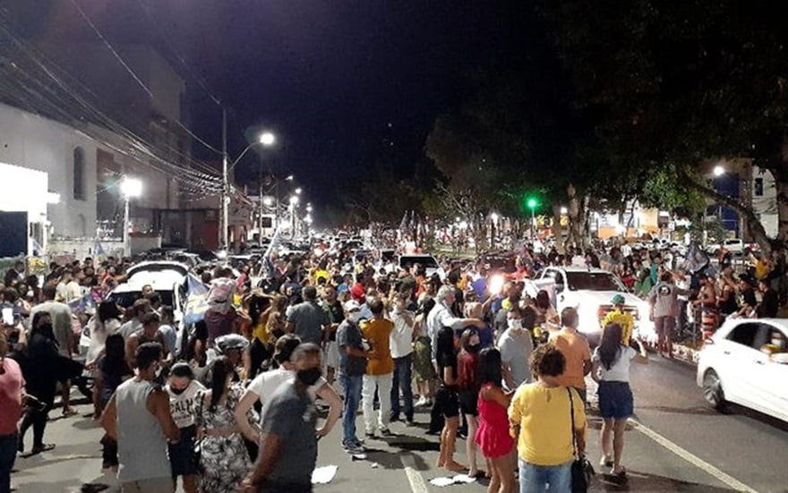 Centenas De Pessoas Se Aglomeram Após Resultados Das Eleições Municipais Em Feira De Santana E Vitória Da Conquista-Ba