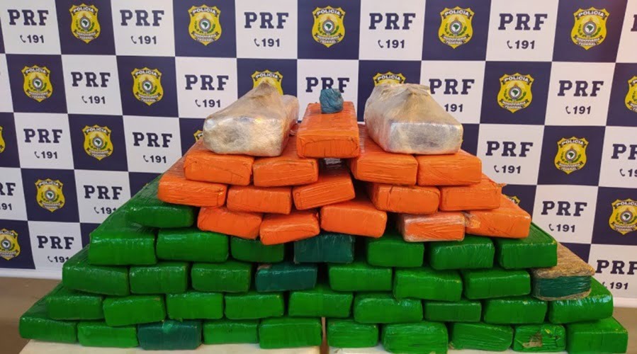 Prf Na Bahia Apreende Quase 45 Kg De Maconha Dentro De Ônibus De Turismo