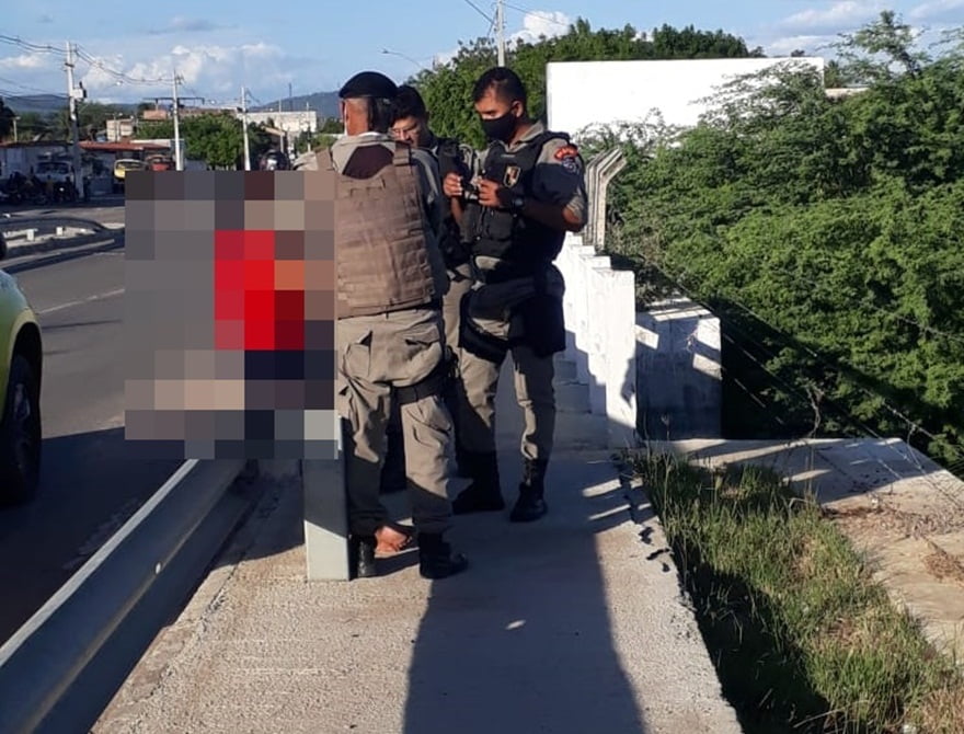Policiais Militares Impedem Mulher De Pular De Ponte Em Delmiro Gouveia-Al