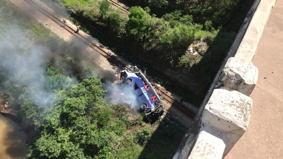 Acidente Em Mg Deixa 17 Mortos; Ônibus Foi Autuado 3 Vezes Por Irregularidades