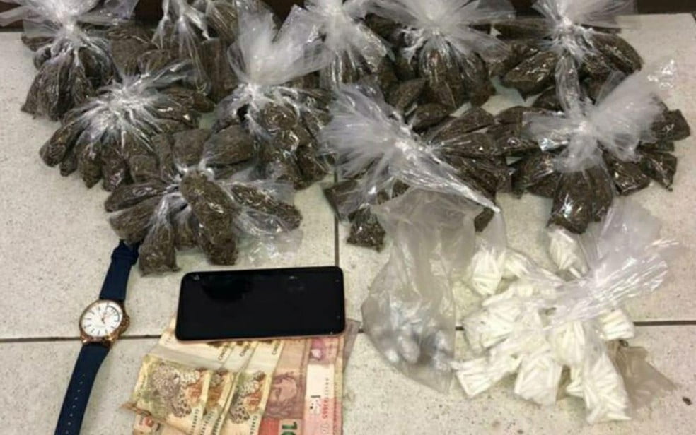 Foragido Por Homicídios É Preso Com Quase 600 Porções De Cocaína E Maconha Em Salvador