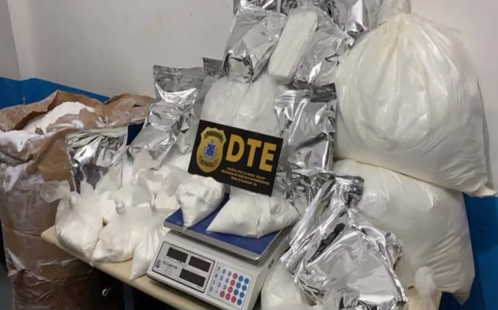 Laboratório De Cocaína É Encontrado Em Feira De Santana E Mais De 100 Kg De Insumos Da Droga São Apreendidos