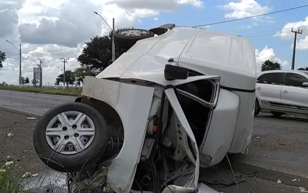 Bahia: Homem Morre Após Carro Em Que Ele Estava Bater De Frente Com Carreta