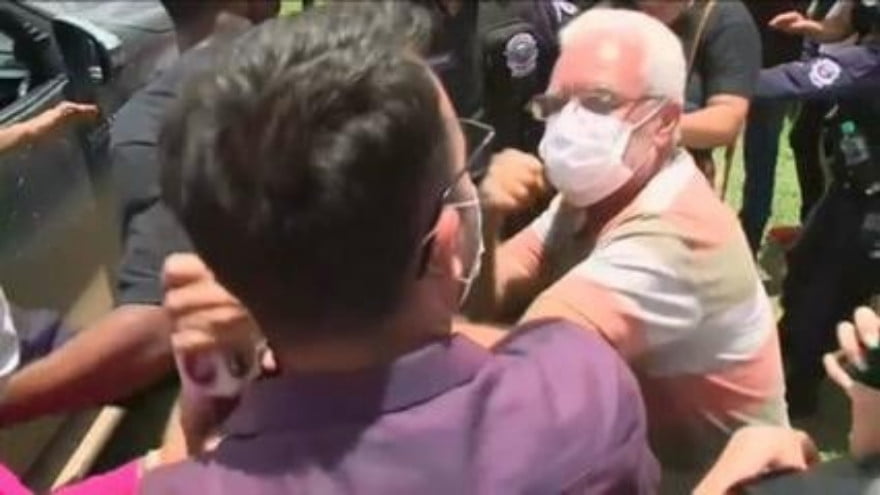 Equipe da TV Bahia, afiliada da Globo, é agredida por seguranças e apoiadores de Bolsonaro