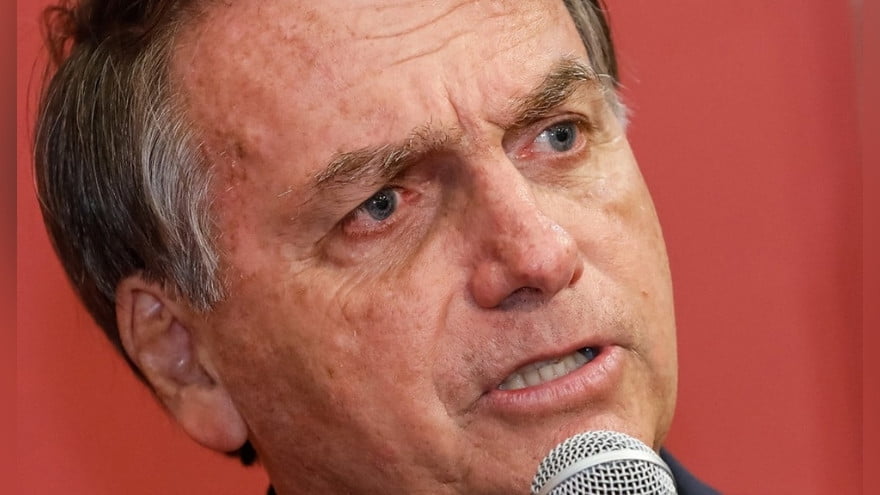 “Se as eleições fossem limpas, teria ganho no 1º turno”, diz Bolsonaro sobre 2018 