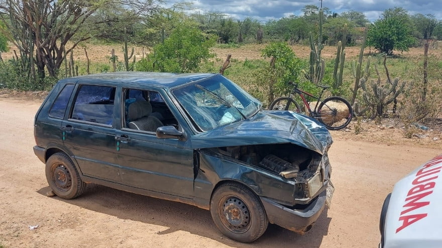 Idoso De 84 Anos Fica Preso Às Ferragens Após Acidente Em Paulo Afonso - Ba