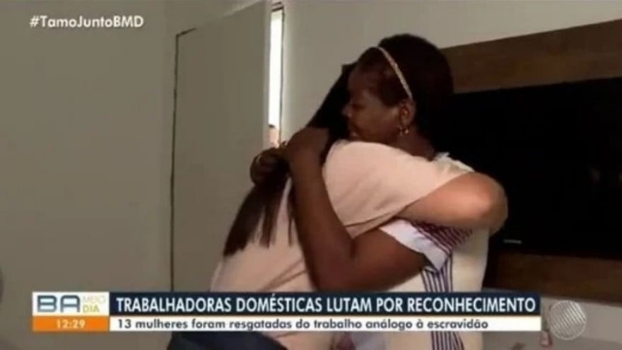 Mulher Negra Resgatada De Trabalho Escravo Teme Segurar Mão De Repórter Branca