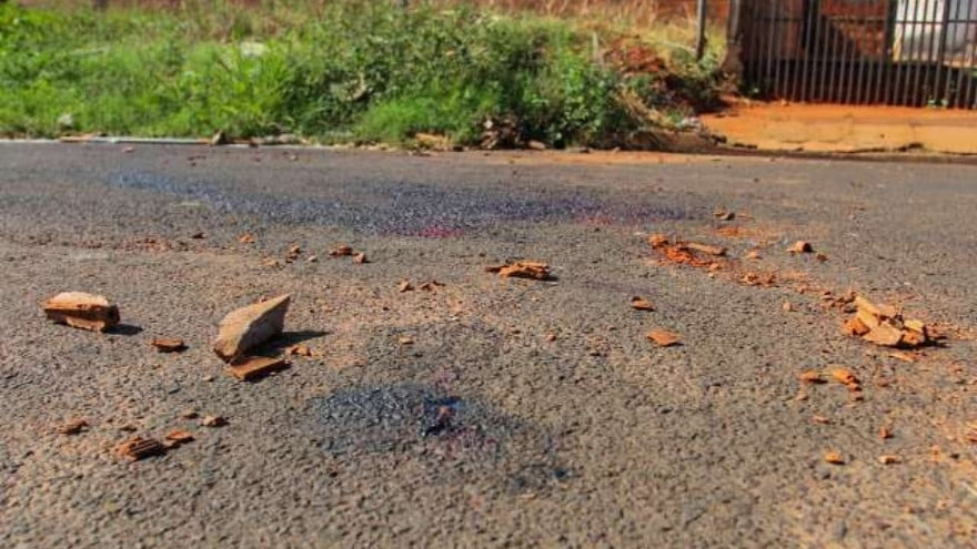 Suspeito De Roubo, Homem É Morto Com Pedradas E Pauladas Por Pelo Menos 10 Pessoas