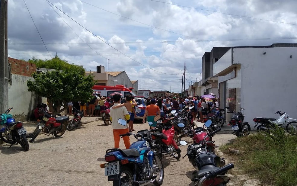 Menina De 11 Anos Morre Após Ser Atingida Por Carro Em Alta Velocidade, Em Salvador - Ba