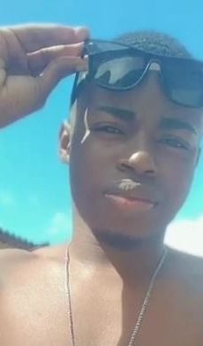 Corpo É Encontrado Em Praia De Salvador E Família Diz Ser De Jovem Desaparecido Após Entrar No Mar.