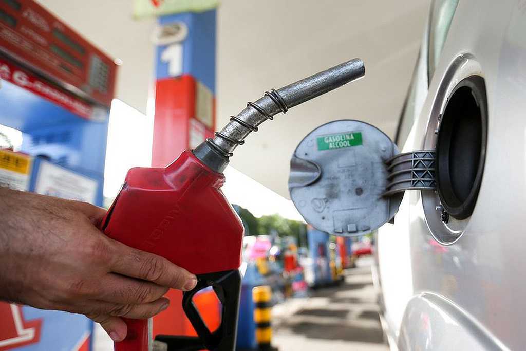 Petrobras Reduz Preço Da Gasolina Em 4,8%