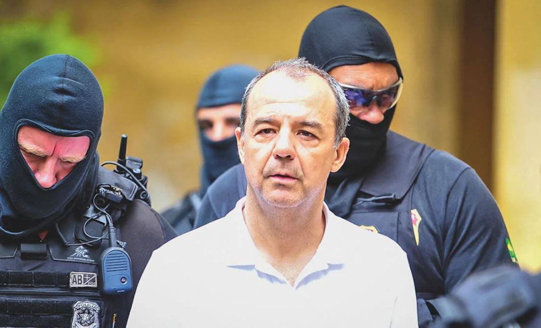 Sérgio Cabral Desmaia Na Cadeia