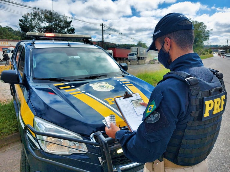 Caminhoneiro É Flagrado Com 19 Comprimidos De Rebite Em Ribeira Do Pombal