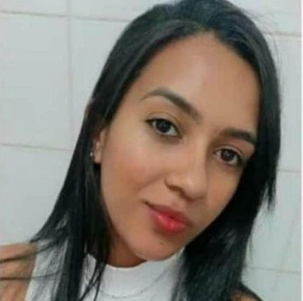 Mulher É Morta A Tiros E Companheiro É Baleado Em Barra Do Choça (Ba)