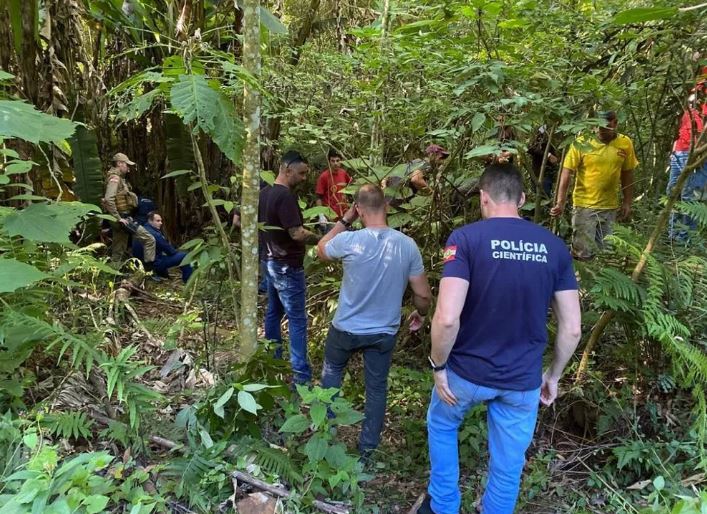 Crianças - Corpos De Crianças São Encontrados Enterrados Em Sc