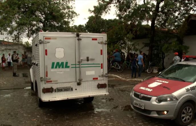 Homens Invadem Casa, Pedem Para Mãe Sair E Matam Filho Com 22 Tiros Em Maceió