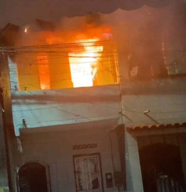 Poste Pega Fogo E Incendeia Apartamento Em Salvador