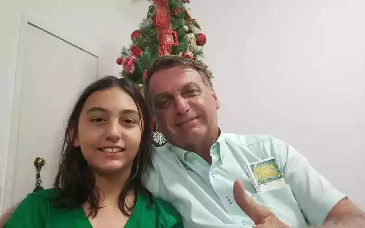 Laurinha Bolsonaro É Retirada De Colégio Militar