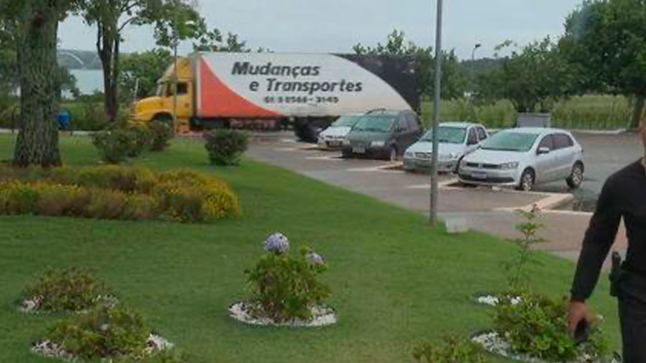 Outro Caminhão De Mudança Foi Visto No Palácio Da Alvorada, Em Brasília