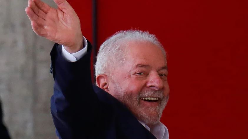 Lula Provoca Bolsonaro No Twitter E Apaga: 'Tá Na Hora Do Jair Já Ir Embora'