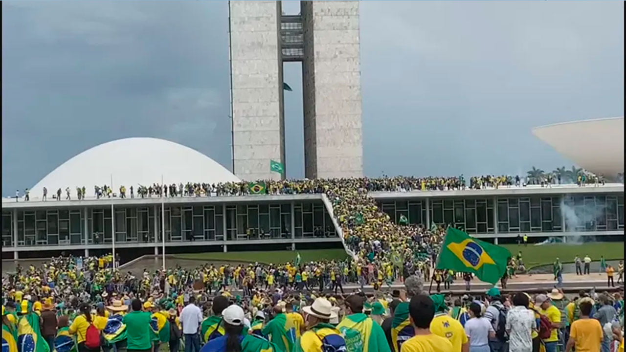 Urgente! Bolsonaristas Radicais Invadem O Stf E O Prédio Do Congresso Nacional Em Brasília