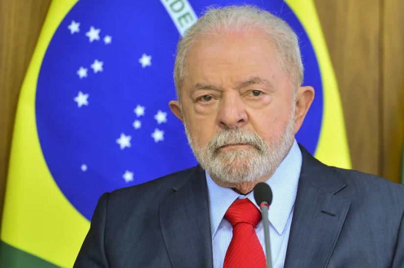 Lula - 'Quem Quiser Fazer Política, Tira A Farda', Diz Lula Sobre Militares