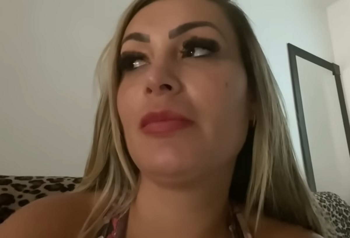 Andressa Urach Reage Ao Ver Que Ex-Marido Jogou Suas Coisas Na Rua