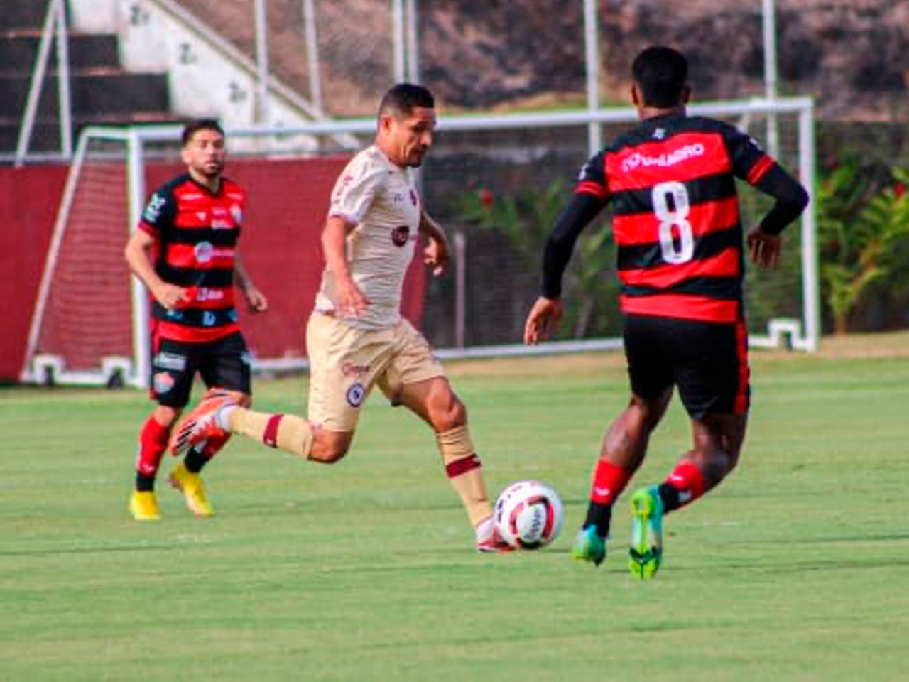 Vitória E Jacuipense Empatam Em Jogo Decisivo Pelo Baianão