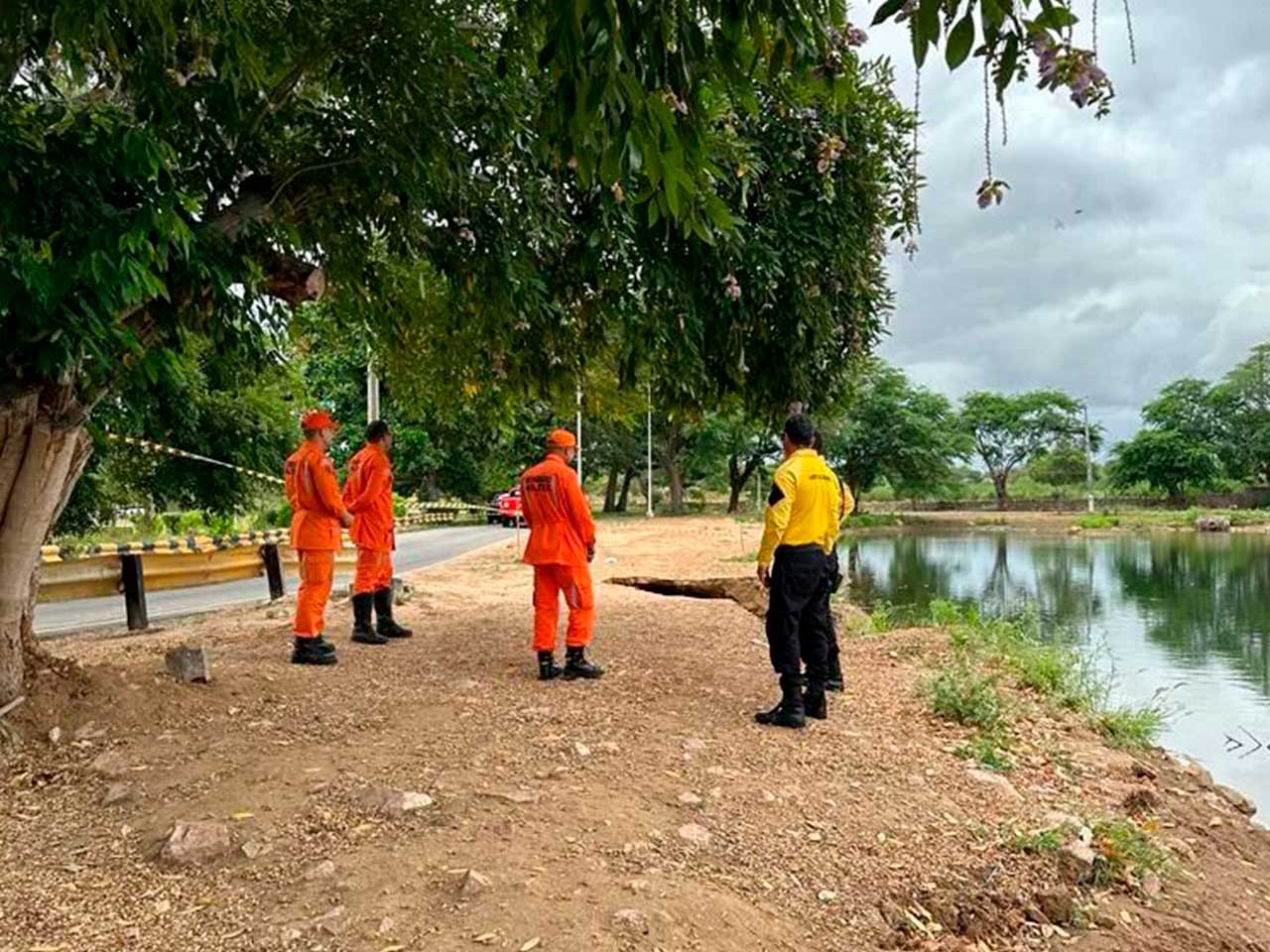 Inspeção Do Corpo De Bombeiros E Gtran Em Lago De Paulo Afonso Identifica Risco De Erosão