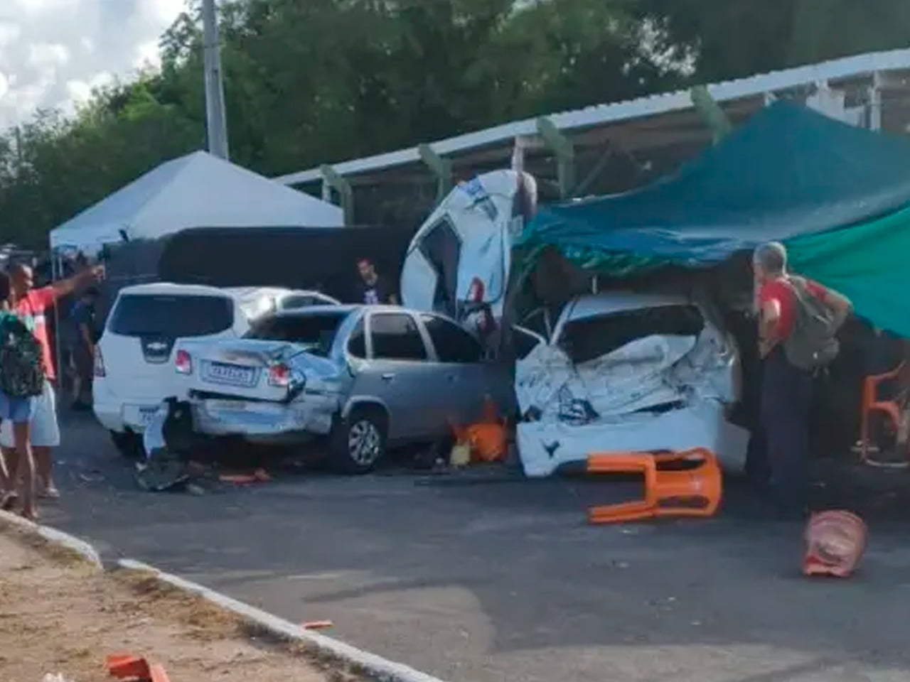 Carro Desgovernado Causa Acidente Fatal Próximo Ao Aeroporto De Salvador