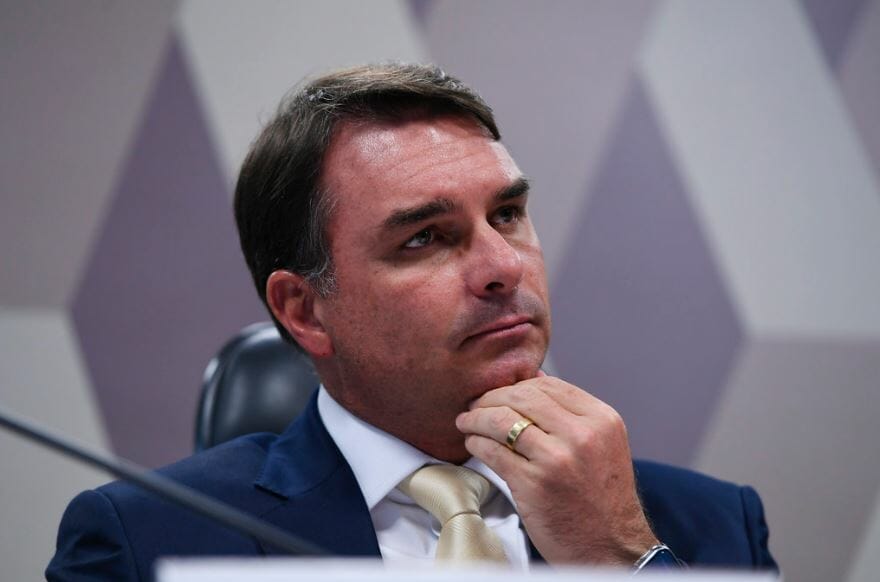 Flávio Bolsonaro Afirma Que Ninguém Sabia Que Os Presentes Eram Joias