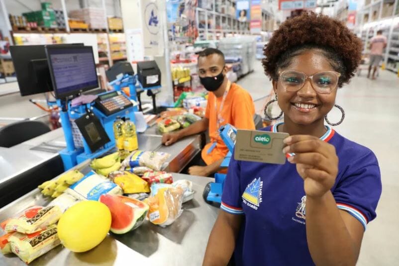 Bahia: Governo Anuncia Primeira Parcela Do Benefício Para 298 Mil Estudantes