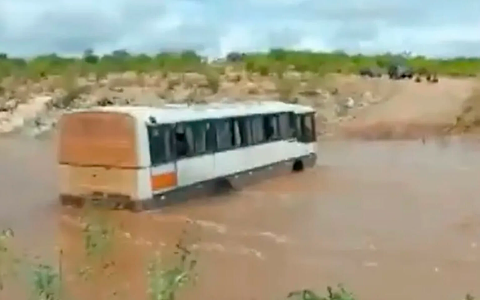 Norte Da Bahia Em Alerta: Chuvas Torrenciais Causam Alagamentos E Transtornos