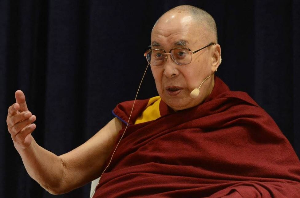 Dalai Lama Pede Desculpas Por Pedir Que Criança &Quot;Chupe&Quot; Sua Língua