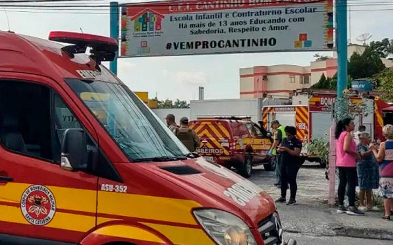 Professor É Denunciado Por Apoiar Ataque A Creche Em Joinville; Pais E Alunos Exigem Expulsão