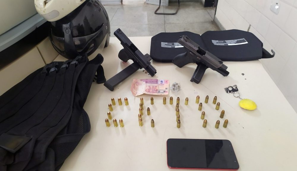 Armados E Com Droga: Dupla É Presa Em Ação Policial Em Paulo Afonso