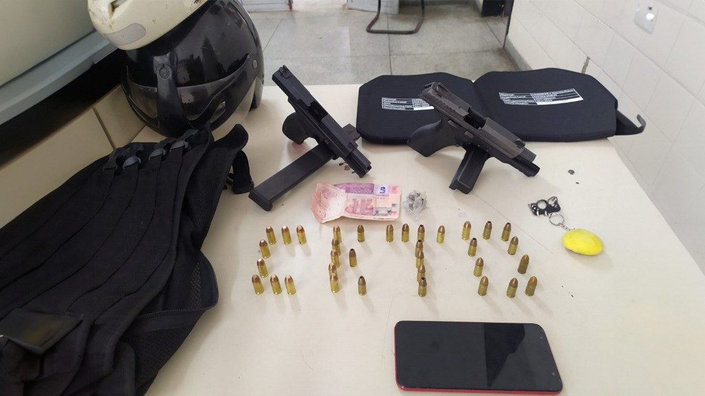 Armados E Com Droga: Dupla É Presa Em Ação Policial Em Paulo Afonso